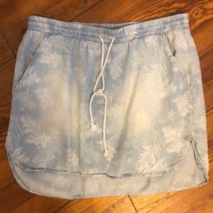 Cloth and Stone mini skirt with palm print pattern